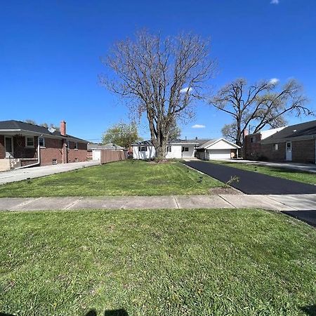 Villa Modern 3Bed 2Bath Ranch With Diy Art Porch 3Tvs And Huge Front Yard To Enjoy! Calumet City Esterno foto
