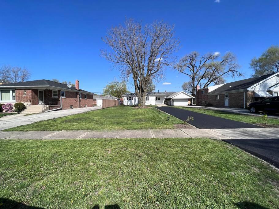 Villa Modern 3Bed 2Bath Ranch With Diy Art Porch 3Tvs And Huge Front Yard To Enjoy! Calumet City Esterno foto